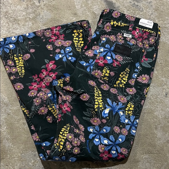 Wrangler Floral Patterned Wanderer High Rise Flare Jeans - Picture 9 of 11